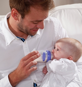 How Breastfed Babies Bottle Feed? How Breastfed Babies Bottle Feed?